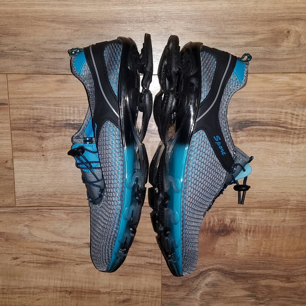 Toggle Vented Lightweight Slip On - image 2